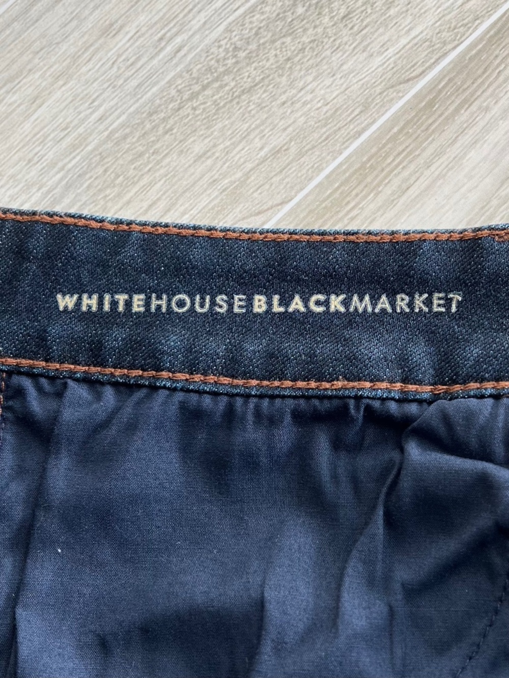 White House/Black Market Dark Wash Denim Shorts Size 12 - Picture 5 of 7